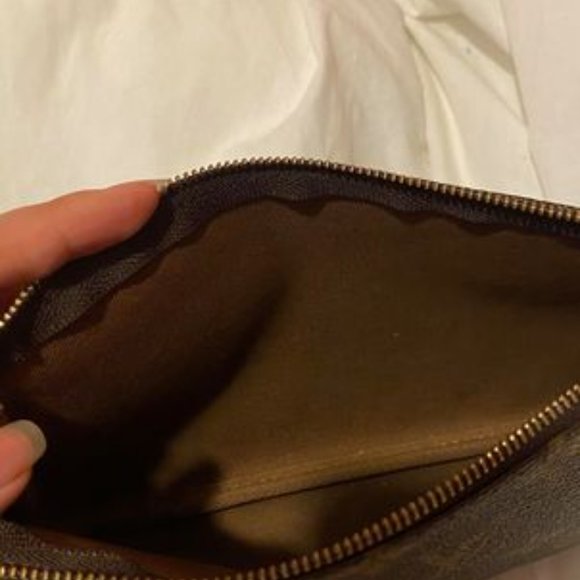 Authentic Louis Vuitton Pochette Accessoire - Picture 12 of 15